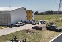 En operativo conjunto aseguran vehículos de carga y mercancía robada en San Jerónimo Caleras.