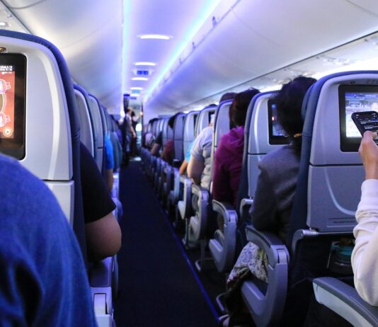 México y Estados Unidos acuerdan medidas para fortalecer el transporte aéreo bilateral.