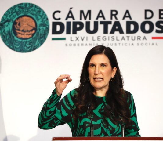 Kenia López Rabadán lamentó la detención de Ernesto Ruffo Appel y sentenció que es un preso político.