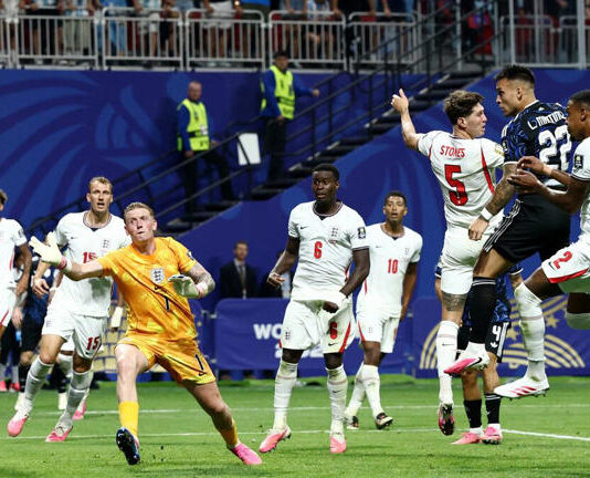 Argentina muestra corazón, remonta de manera agónica ante Inglaterra y se mete en la final.