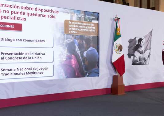 Claudia Sheinbaum anuncia foros para regular uso de plataformas digitales en niñas, niños y adolescentes.