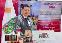 Alejandro Armenta informa de avances en materia de infraestructura y mantenimiento de calles y carreteras.