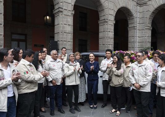Claudia Sheinbaum presenta el minivehículo Olinia Carga