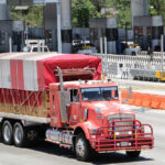 En Puebla autoridades federales ejecutan23 cateos y detienen a 9 personas relacionadas al robo autotransporte de carga.