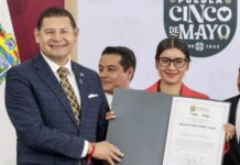 Alejandro Armenta Mier destacó la trayectoria, disciplina y resultados de Gaby “La Bonita” Sánchez.