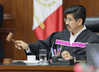 Hugo Aguilar Ortiz encabezó la conmemoración del evento “Un año de justicia real y verdadera”.