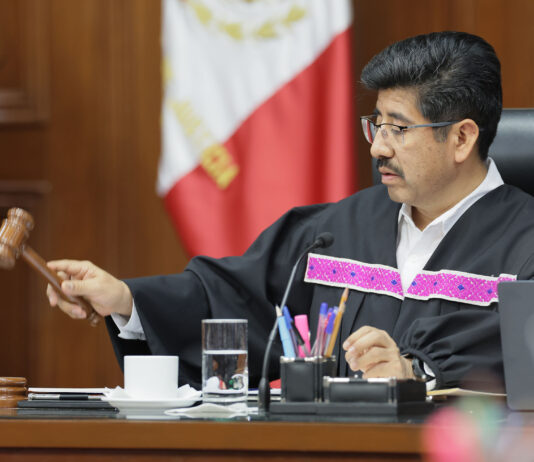 Hugo Aguilar Ortiz encabezó la conmemoración del evento “Un año de justicia real y verdadera”.
