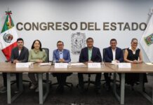 Renuncian presidenta municipal, sindico y regidores del municipio de Acatlán.
