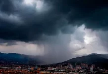 Suspenden clases en 26 municipios de la sierra negra por lluvias.