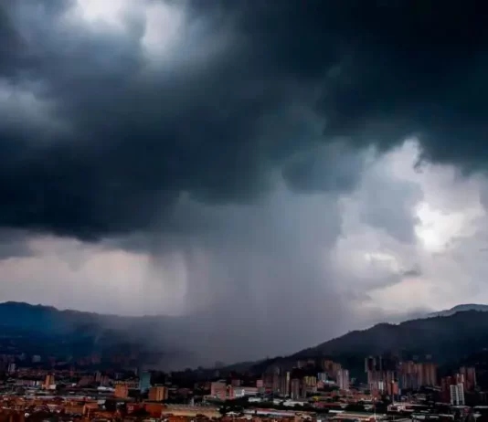 Suspenden clases en 26 municipios de la sierra negra por lluvias.
