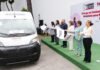 Ceci Arellano entrega cuatro unidades del Sistema de Transporte Adaptado para Personas con Discapacidad.