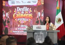 Juventudes poblanas proyectan identidad cultural y tradiciones de día de muertos.
