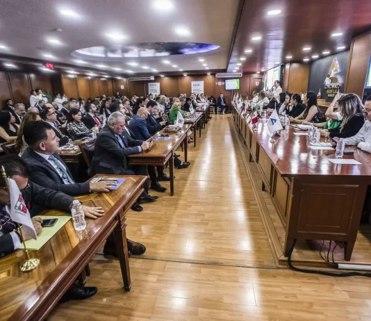 SAT presenta a CONCANACO la ampliación del RESICO a 5 y 50 millones de pesos para 2027.