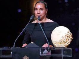 ¡Histórica!. Charlyn Corral gana el balón de oro. Es la mejor delantera del año.